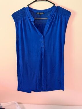 Cable & Gauge Electric Blue Sleeveless Button-Front Top